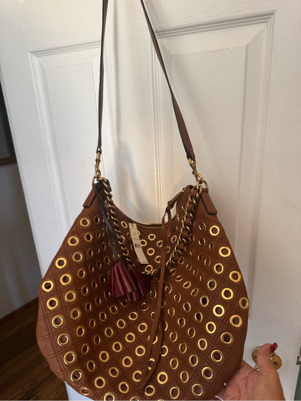 Marc Jacobs NWT’s Nomad C0001272 Leather bag Saddle with antique gold grommets.